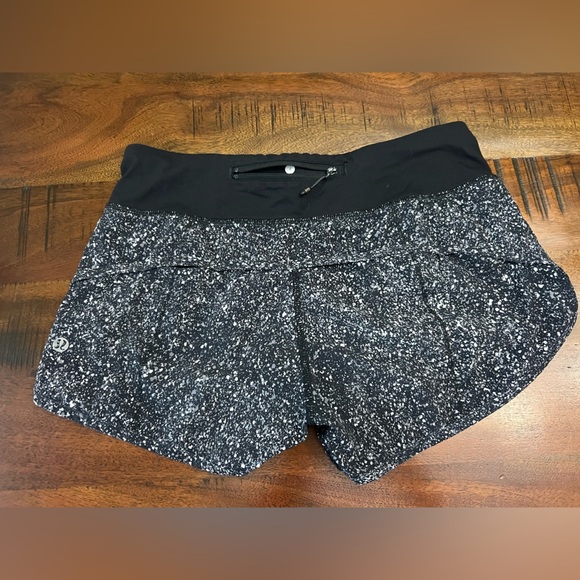 Lululemon Speed Up Shorts – Black/White Speckle | Size 4 - Picture 2 of 3